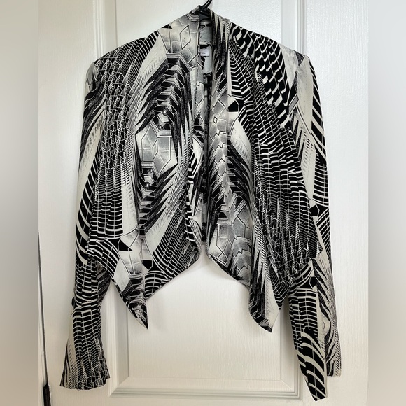 H&M Bolero Blazer-high-low-small shoulder pads-flowy open front-size 2 US-print - Picture 1 of 8